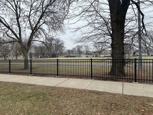 7000 W Henderson Street, Chicago, IL 60634