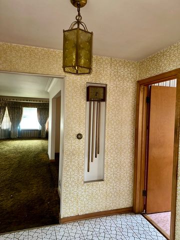 7000 W Henderson Street, Chicago, IL 60634