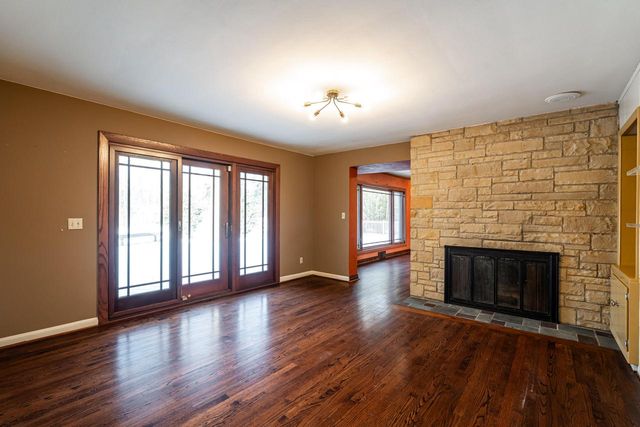 9251 N Tennyson DRIVE, Bayside, WI 53217