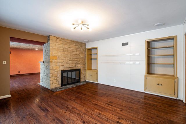 9251 N Tennyson DRIVE, Bayside, WI 53217