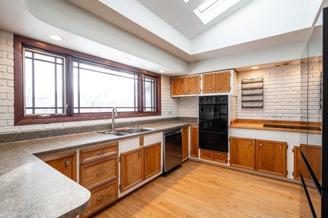 9251 N Tennyson DRIVE, Bayside, WI 53217