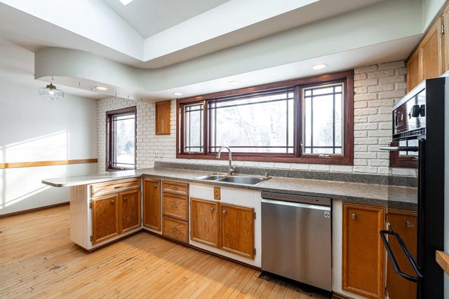 9251 N Tennyson DRIVE, Bayside, WI 53217