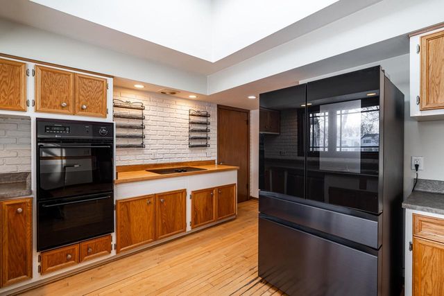 9251 N Tennyson DRIVE, Bayside, WI 53217