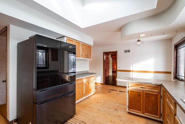 9251 N Tennyson DRIVE, Bayside, WI 53217