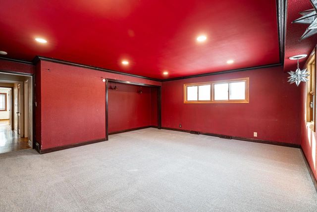 9251 N Tennyson DRIVE, Bayside, WI 53217