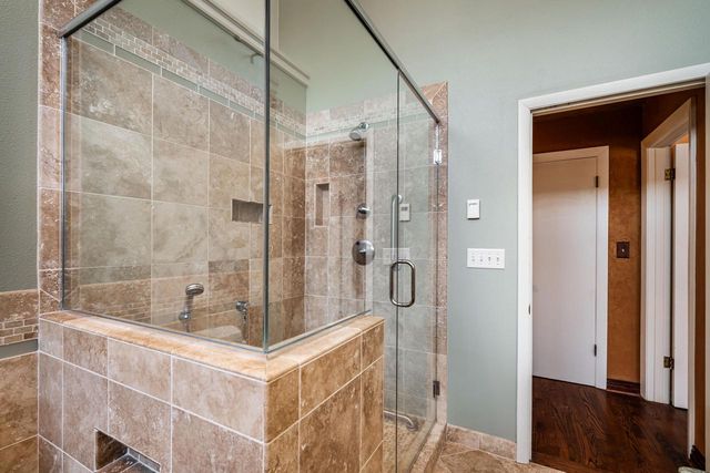 9251 N Tennyson DRIVE, Bayside, WI 53217