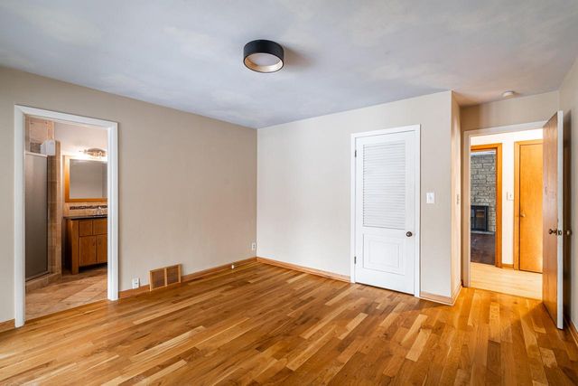 9251 N Tennyson DRIVE, Bayside, WI 53217