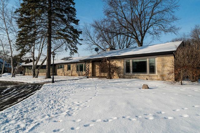 9251 N Tennyson DRIVE, Bayside, WI 53217