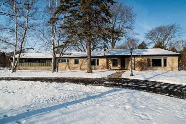 9251 N Tennyson DRIVE, Bayside, WI 53217