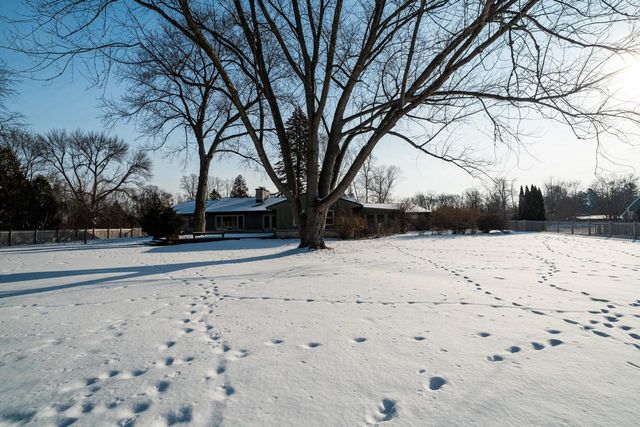 9251 N Tennyson DRIVE, Bayside, WI 53217