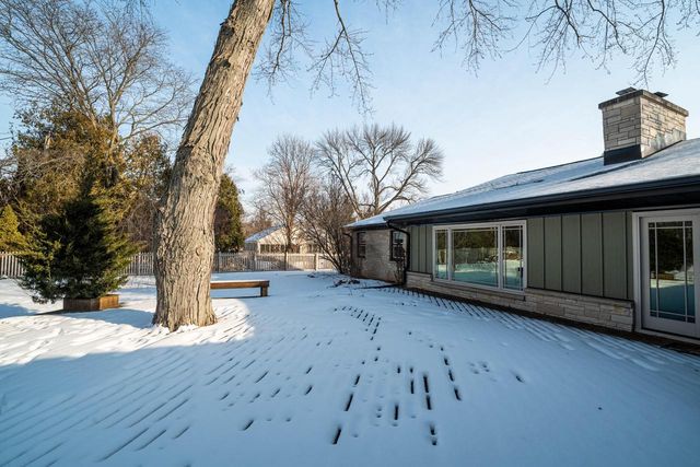 9251 N Tennyson DRIVE, Bayside, WI 53217