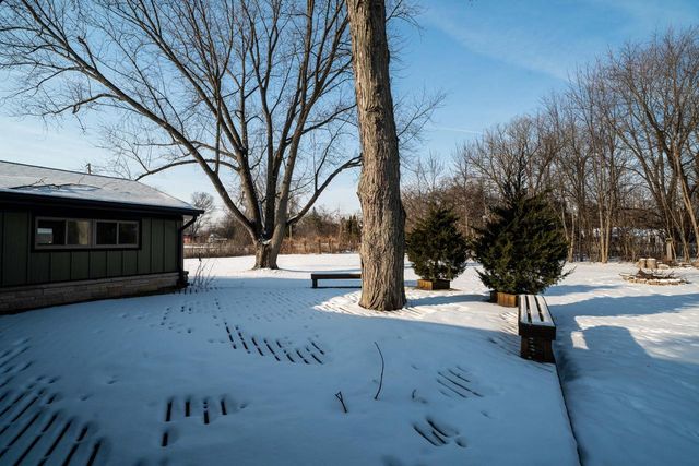 9251 N Tennyson DRIVE, Bayside, WI 53217