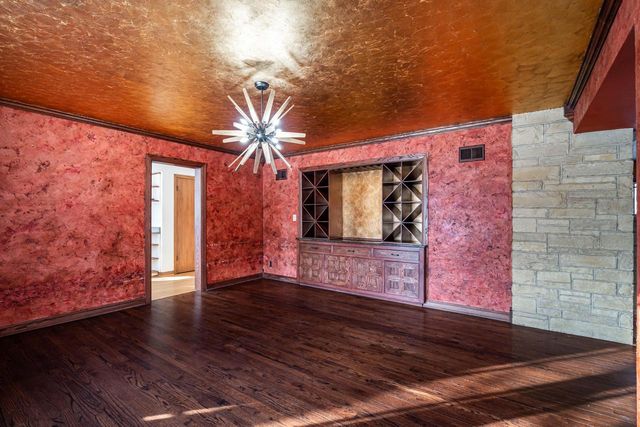 9251 N Tennyson DRIVE, Bayside, WI 53217