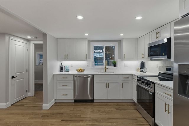 35 Oak St, Tewksbury, MA 01876