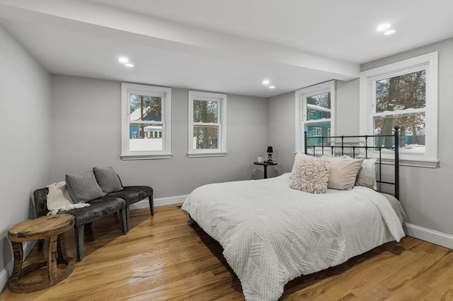 35 Oak St, Tewksbury, MA 01876