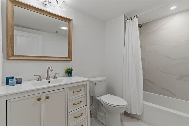 35 Oak St, Tewksbury, MA 01876