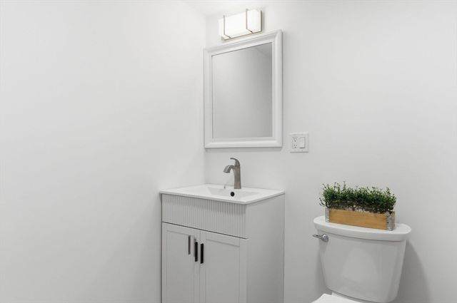 35 Oak St, Tewksbury, MA 01876