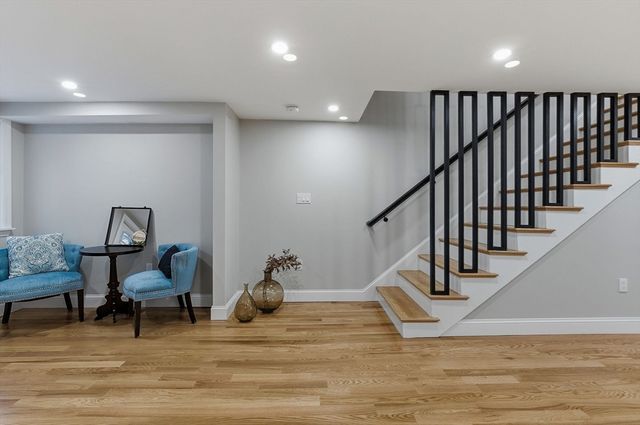 35 Oak St, Tewksbury, MA 01876