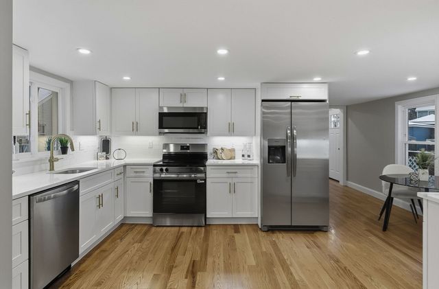 35 Oak St, Tewksbury, MA 01876