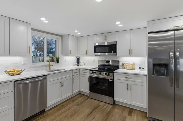 35 Oak St, Tewksbury, MA 01876