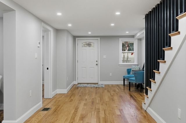 35 Oak St, Tewksbury, MA 01876