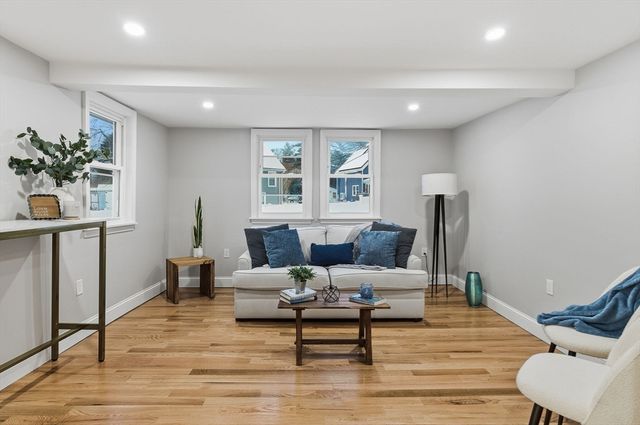 35 Oak St, Tewksbury, MA 01876