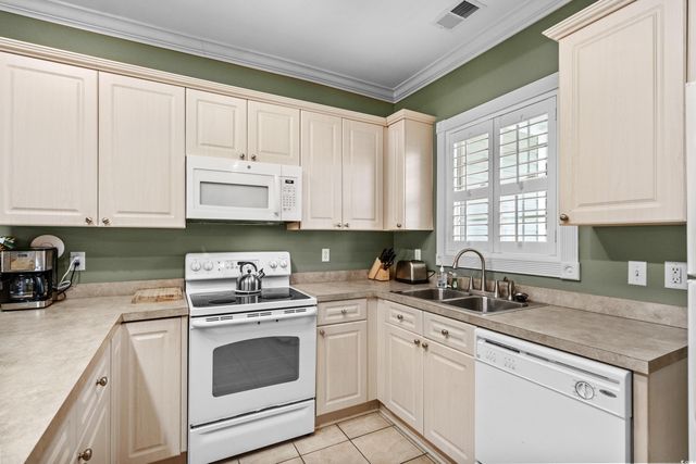 4895 Luster Leaf Cir Apt 304, Myrtle Beach, SC 29577