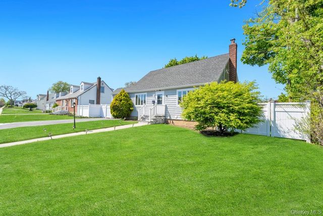 259 N Rutherford Avenue, Massapequa, NY 11758