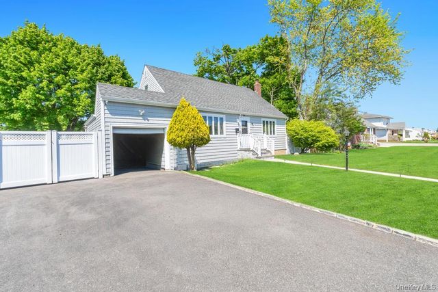 259 N Rutherford Avenue, Massapequa, NY 11758