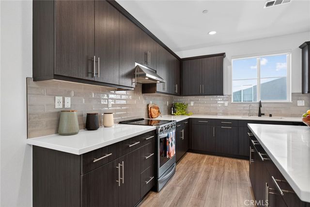 10881 Scottsbluff, Stanton, CA 90680