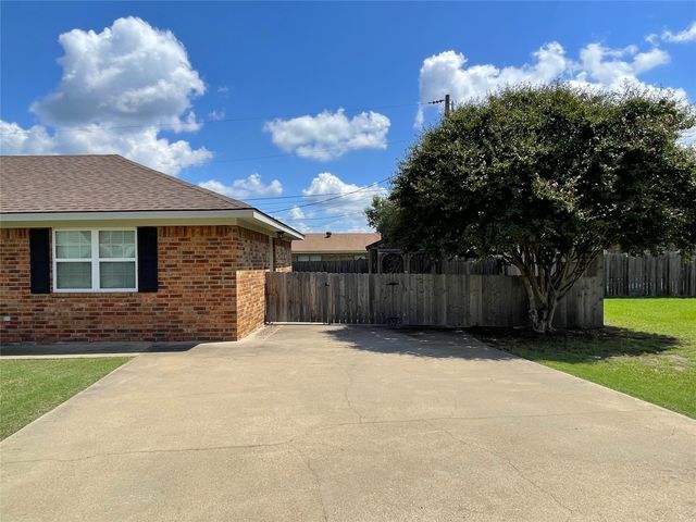 313 Jefferson Street, Fairfield, TX 75840