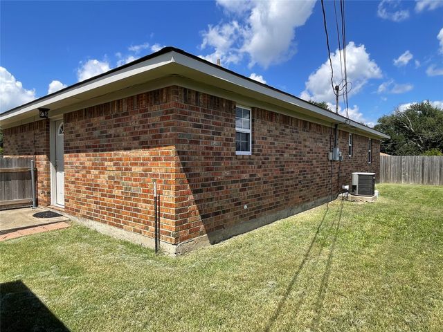 313 Jefferson Street, Fairfield, TX 75840