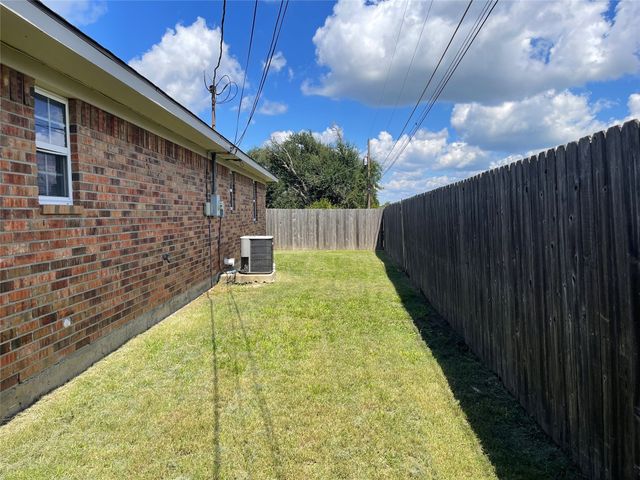 313 Jefferson Street, Fairfield, TX 75840