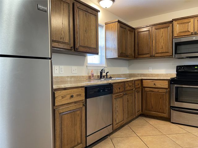 313 Jefferson Street, Fairfield, TX 75840