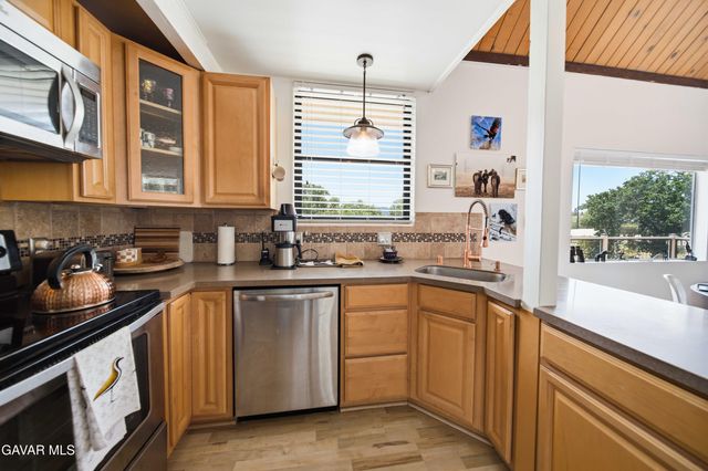 27200 Bear Valley Road, Tehachapi, CA 93561