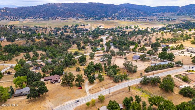 27200 Bear Valley Road, Tehachapi, CA 93561
