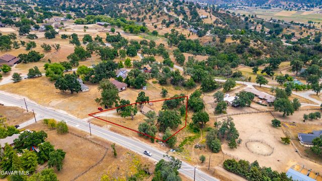 27200 Bear Valley Road, Tehachapi, CA 93561
