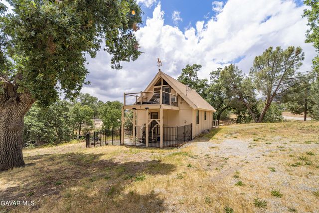 27200 Bear Valley Road, Tehachapi, CA 93561