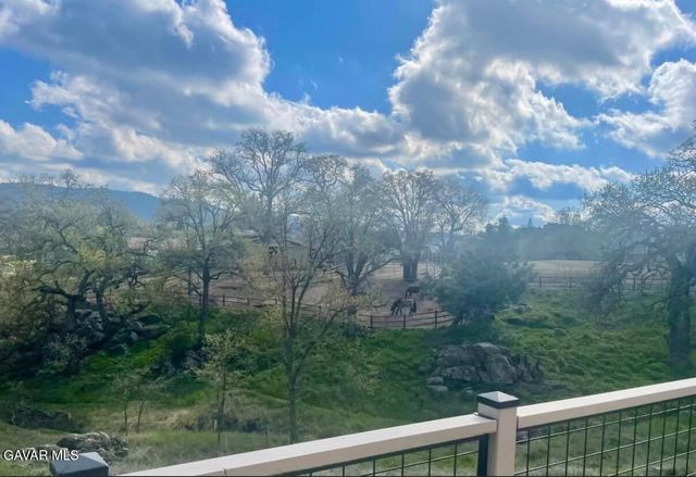 27200 Bear Valley Road, Tehachapi, CA 93561