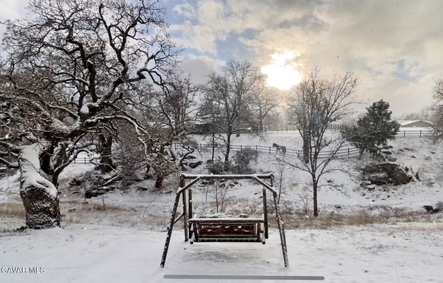 27200 Bear Valley Road, Tehachapi, CA 93561