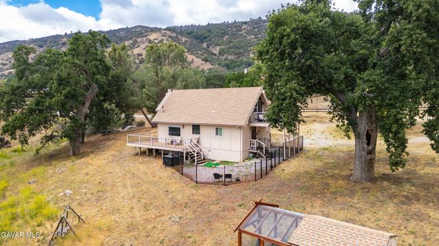 27200 Bear Valley Road, Tehachapi, CA 93561