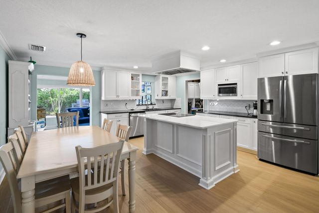 106 Windsor Road E, Jupiter, FL 33469