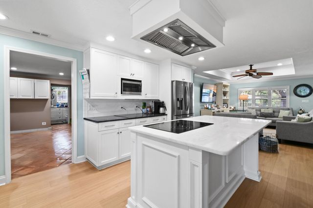 106 Windsor Road E, Jupiter, FL 33469