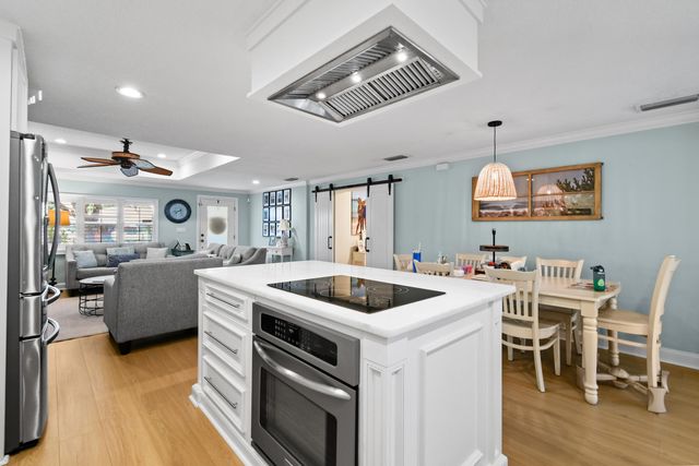 106 Windsor Road E, Jupiter, FL 33469