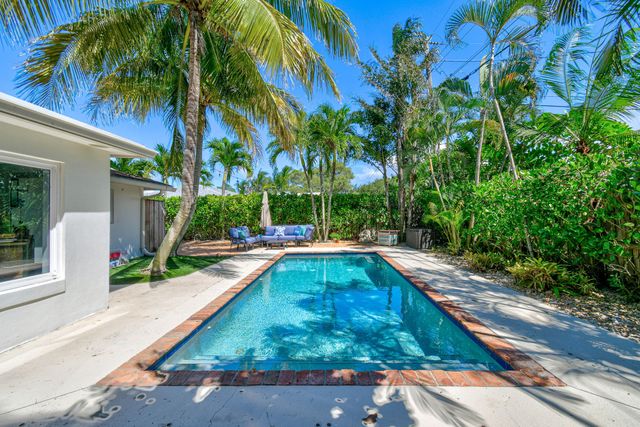 106 Windsor Road E, Jupiter, FL 33469