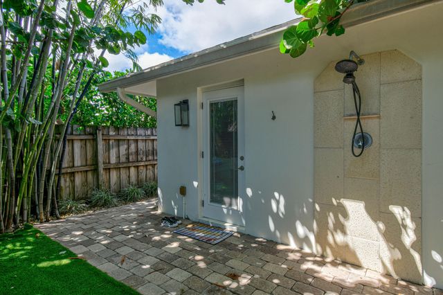 106 Windsor Road E, Jupiter, FL 33469