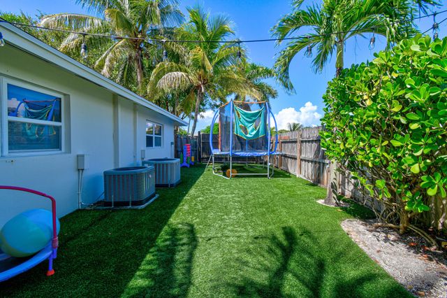 106 Windsor Road E, Jupiter, FL 33469