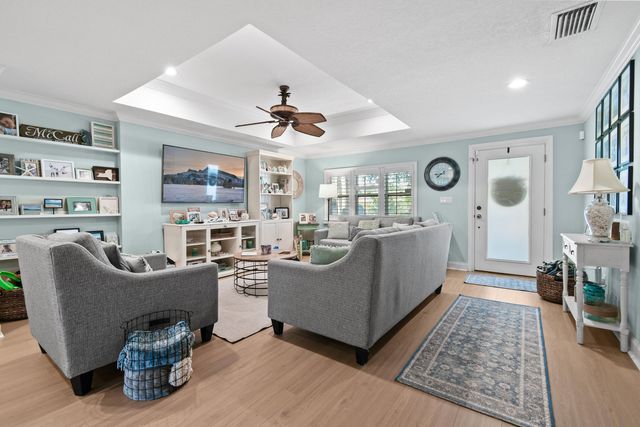 106 Windsor Road E, Jupiter, FL 33469