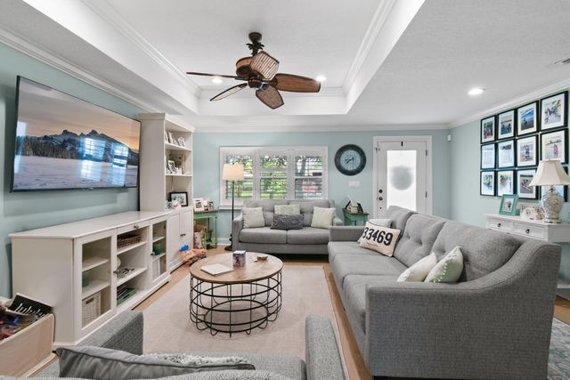 106 Windsor Road E, Jupiter, FL 33469