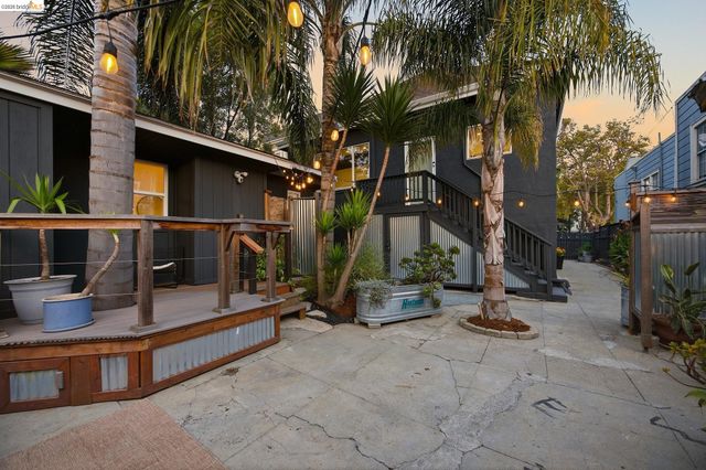 1324 Fitzgerald St, Oakland, CA 94608